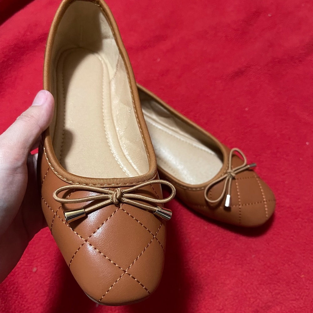 Flat ballet shoes